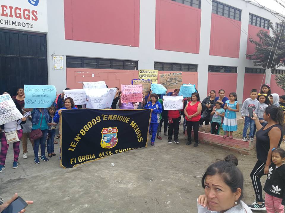 Chimbote: Padres del colegio Enrique Meiggs exigen reposición de su director 