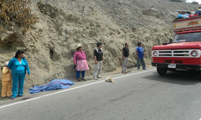 Pallasca: Dos muertos al caer motocicleta a barranco en la carretera
