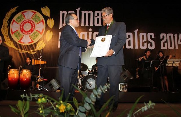 Ministerio de Educación entregó “Palmas Magisteriales” a docente de Uladech Católica