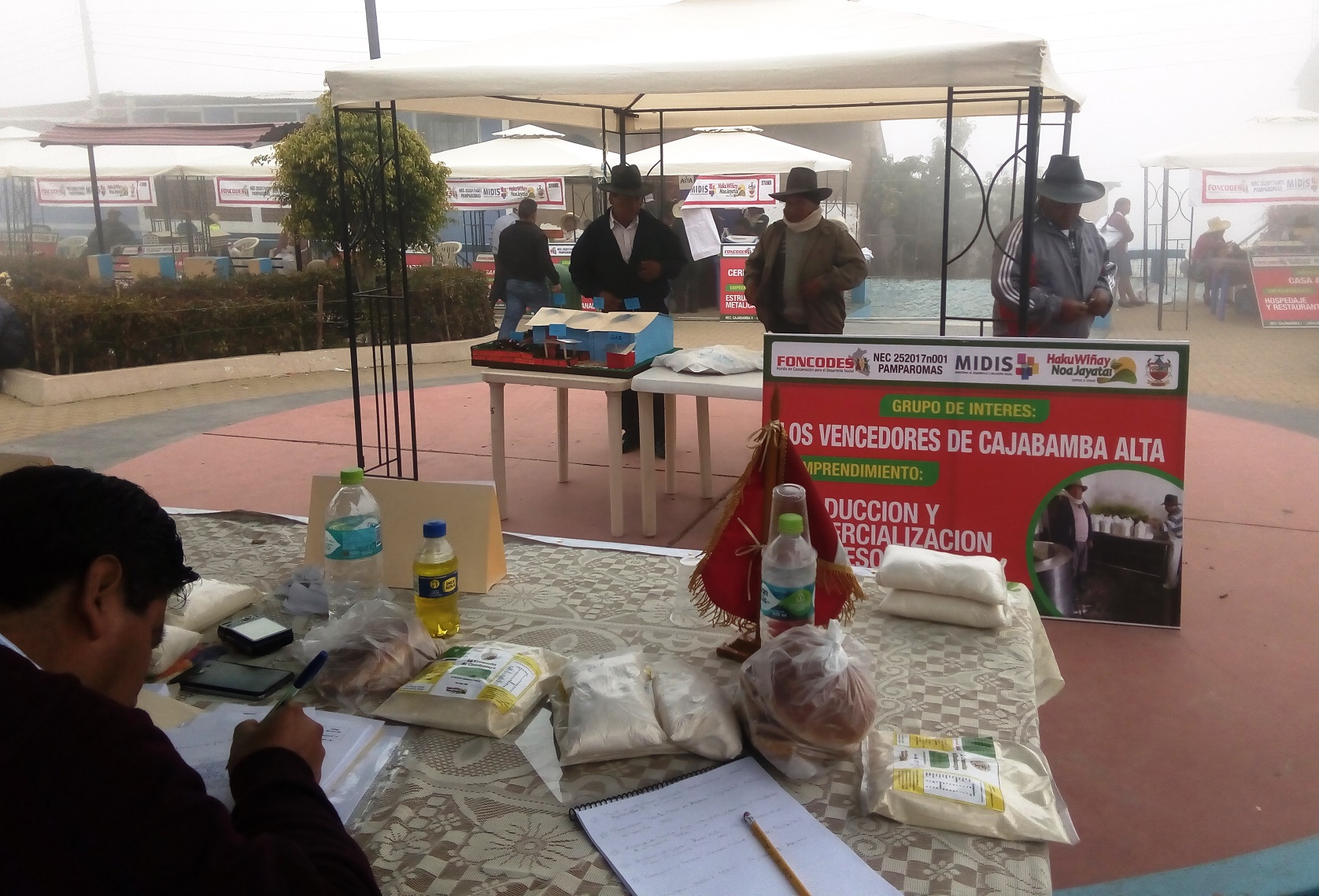 Familias  de Pamparomás obtienen fondos concursables para sus planes de negocio