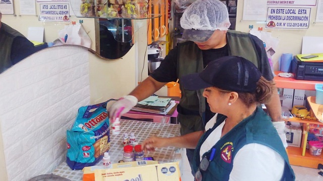 Chimbote: panadería Ottone y "El peruanito" son multados por vender productos y alimentos vencidos
