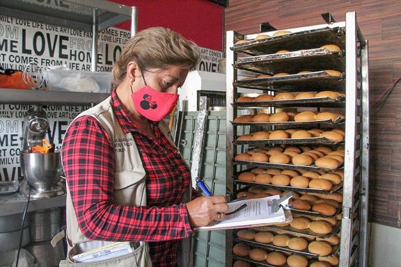 Chimbote:  inspeccionan panaderías en vísperas de la celebración de navidad y año nuevo