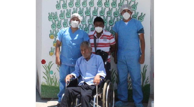 Panadero de 87 años vence al covid-19 en el Hospital La Caleta de Chimbote