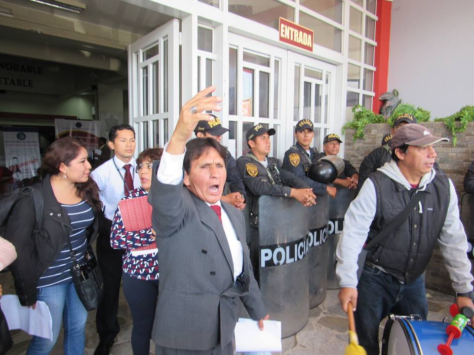 Por acatar huelga trabajadores de la Corte del Santa sufren descuentos en sus pagos y anuncian plantón