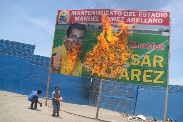 Fiscalía solicita 1 año de cárcel para Juan Calderón y su hijo por quema de paneles de “Cuenta Conmigo”