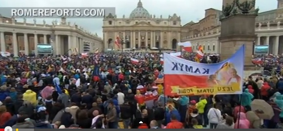 Miles de personas de todo el mundo acompañaron la canonización de Juan Pablo II y Juan XXIII (Video)     