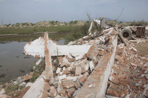 Municipio del Santa destruye predios levantados en Pantanos de Villa María