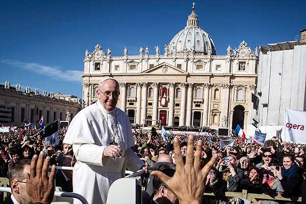 Popularidad del Papa Francisco atrae a multitudes en sus actos públicos (Video)