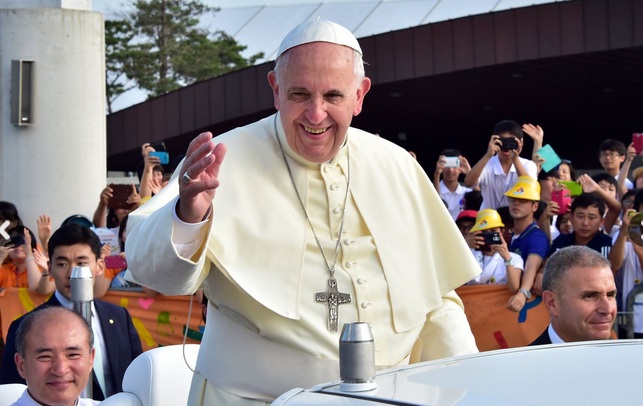 El papa denunció en Corea que el consumismo es el cáncer de la “desesperanza”