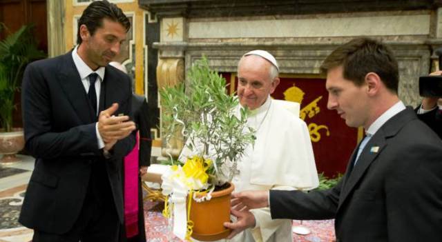  "La gente sigue mucho a los futbolistas, tenéis una responsabilidad social" (Video)