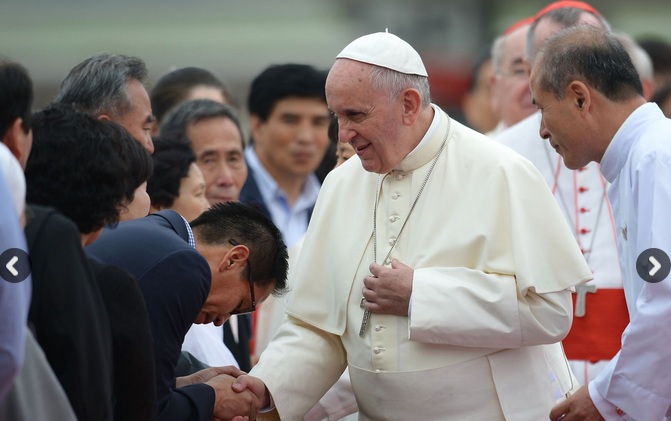 Francisco arribó a Seúl y llama a la reconciliación  entre las dos Coreas
