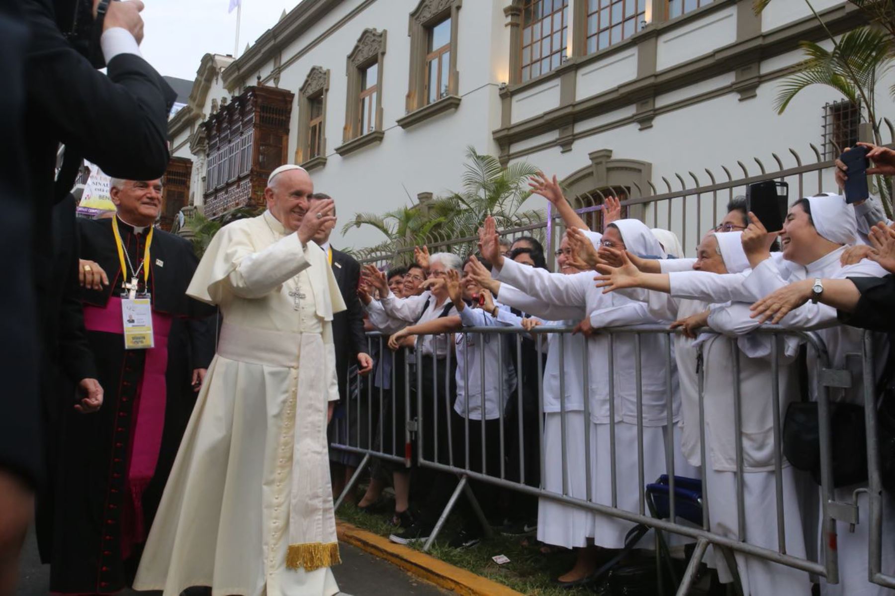 Papa Francisco en Lima envió bendición a los peruanos y pidió que recen por él