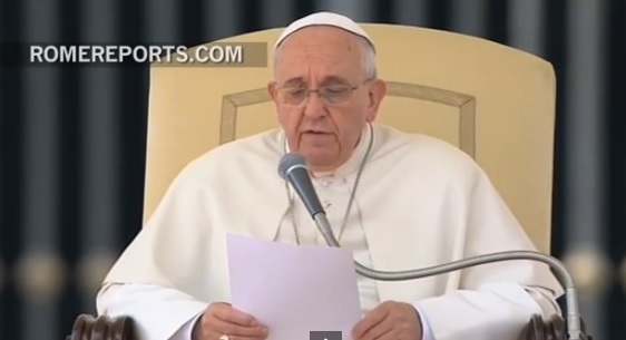 Francisco reza en el día de San José por los padres del mundo  