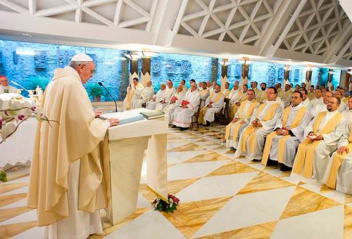  Un enojo de Francisco: “¡En la Iglesia hay tantos trepadores!”