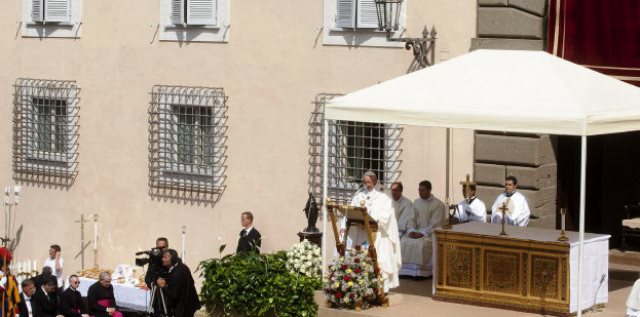  Papa pide paz, reconciliación y diálogo en Egipto