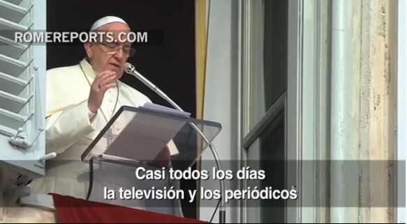 El Papa reza por las familias refugiadas (Video)