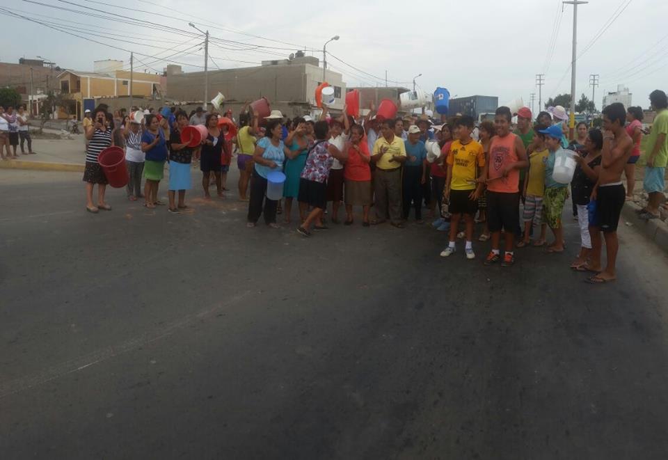 Chimbote: vecinos interrumpen el tráfico de la avenida Pardo por falta de agua