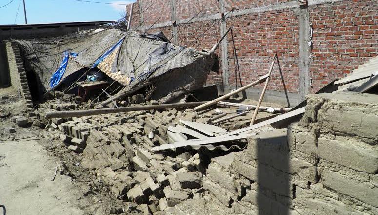 Gestante y niño de 7 años sobreviven a caída de techo y pared de adobe