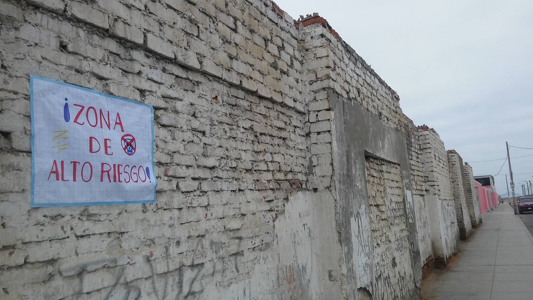 Director de la Ugel Santa advierte que pared del “Politécnico” está a punto de desplomarse