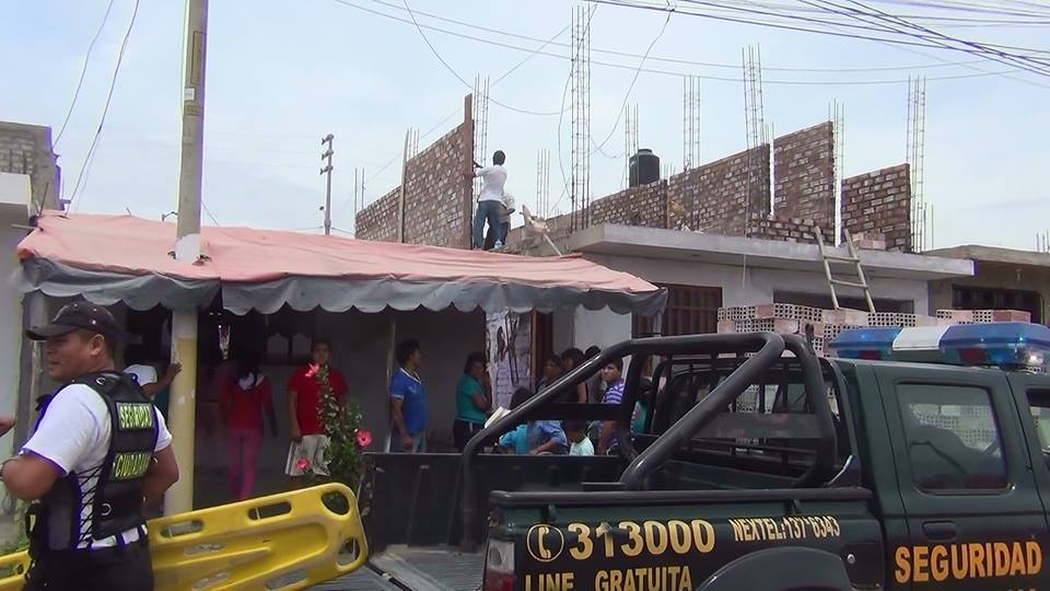 Pared se desploma y casi mata a una familia en Nuevo Chimbote