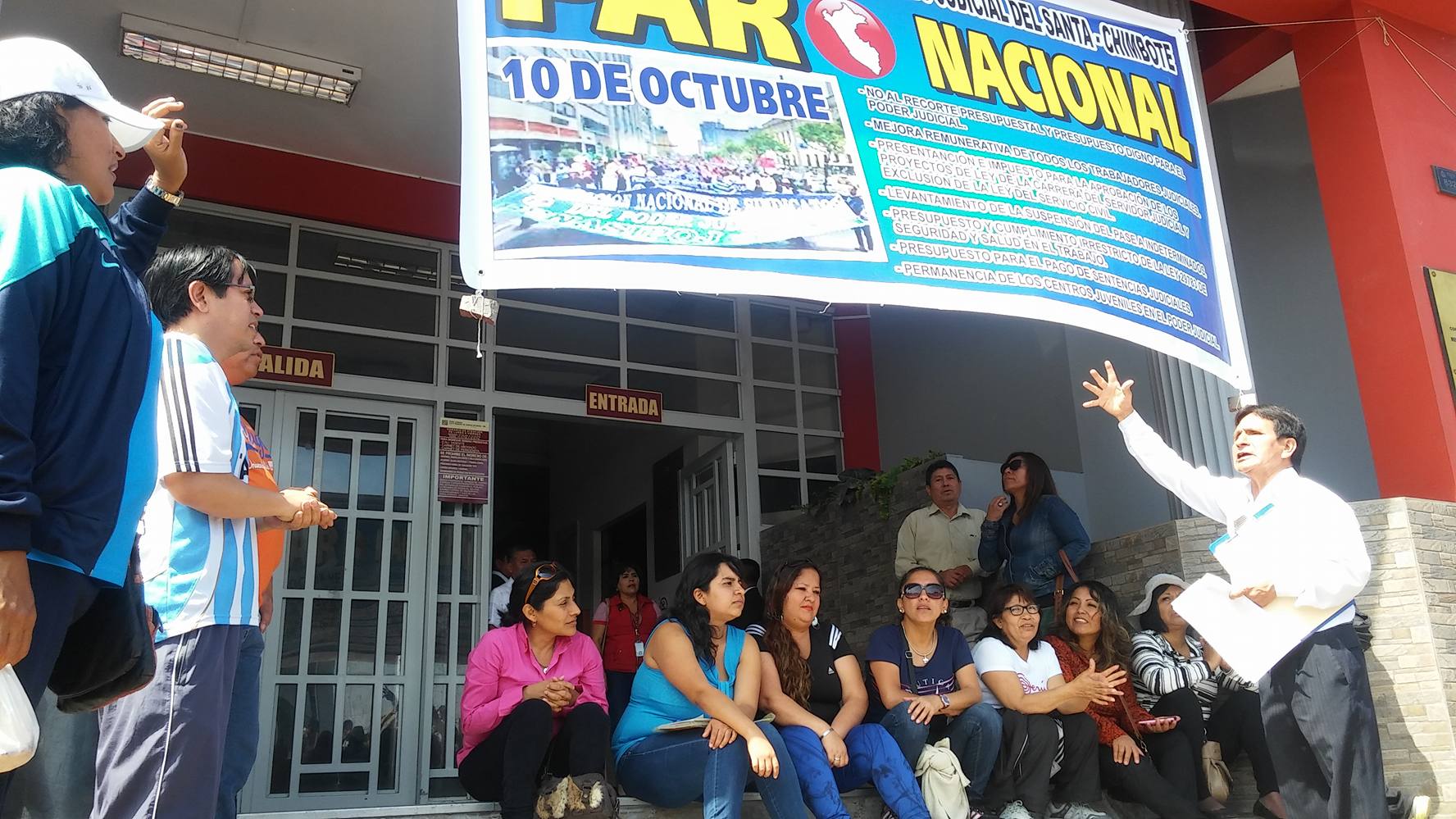 Con paro trabajadores de la Corte del Santa exigen aprobación de presupuesto 2017