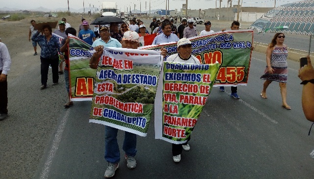 Transportistas de carga pesada acataron paro en Chimbote con marcha en la Panamericana Norte