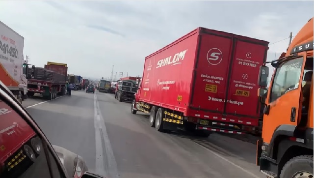 Varios tramos de las carreteras en la sierra de Áncash continúan bloqueados por huelguistas