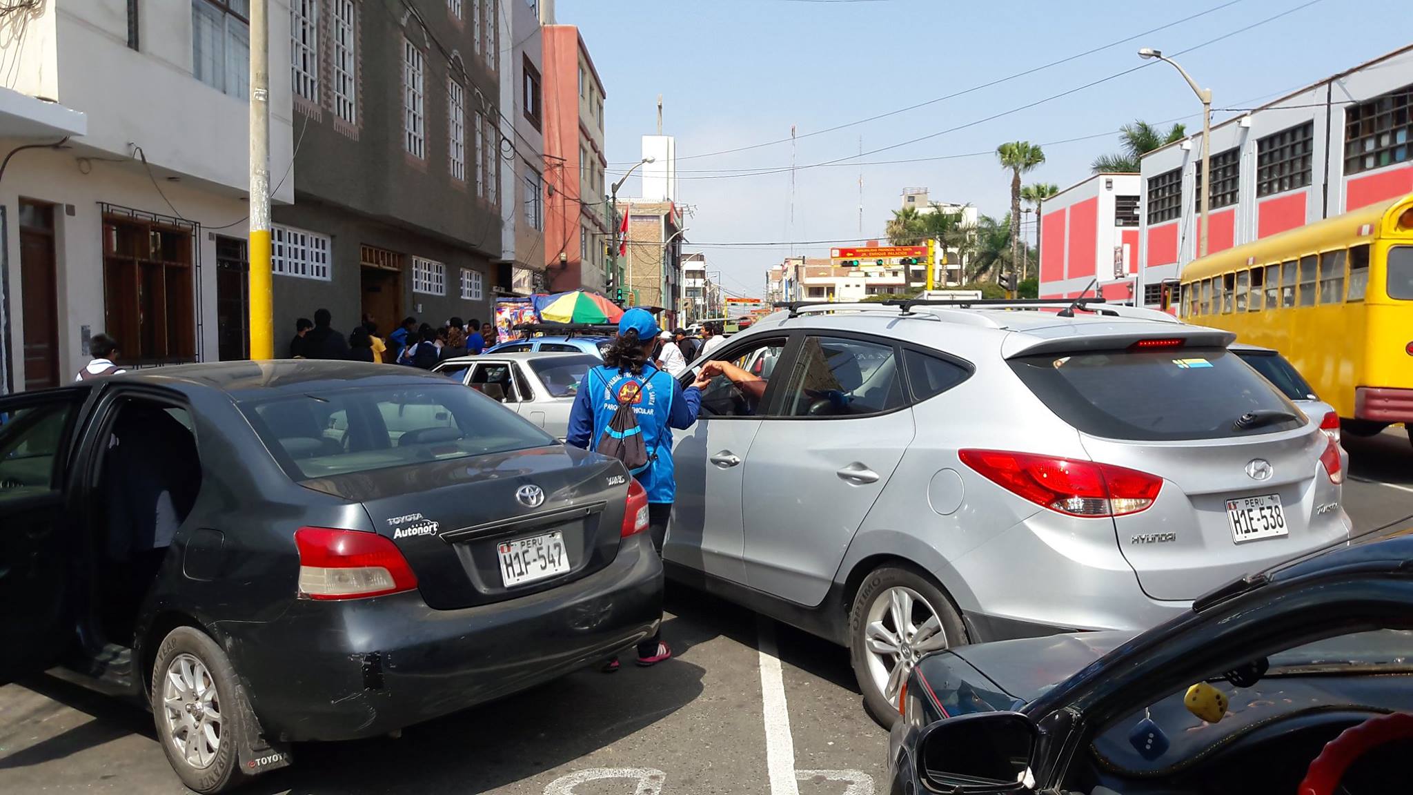 Denuncian cobros indebidos de parqueo en zonas no autorizadas del centro de Chimbote