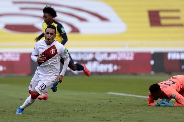 Selección peruana logra un respiro en Quito y derrota 2-1 a Ecuador