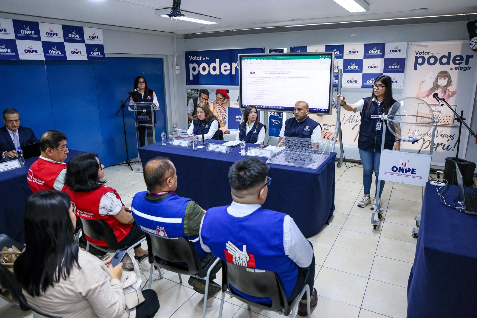 Diez partidos políticos podrán difundir sus propuestas y planteamientos desde enero de 2025  