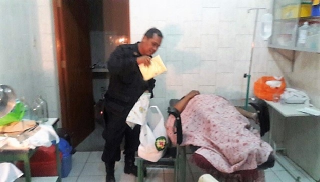 Gestante dio a luz a hermoso bebé en Nochebuena en Santa, policías la ayudaron en el parto