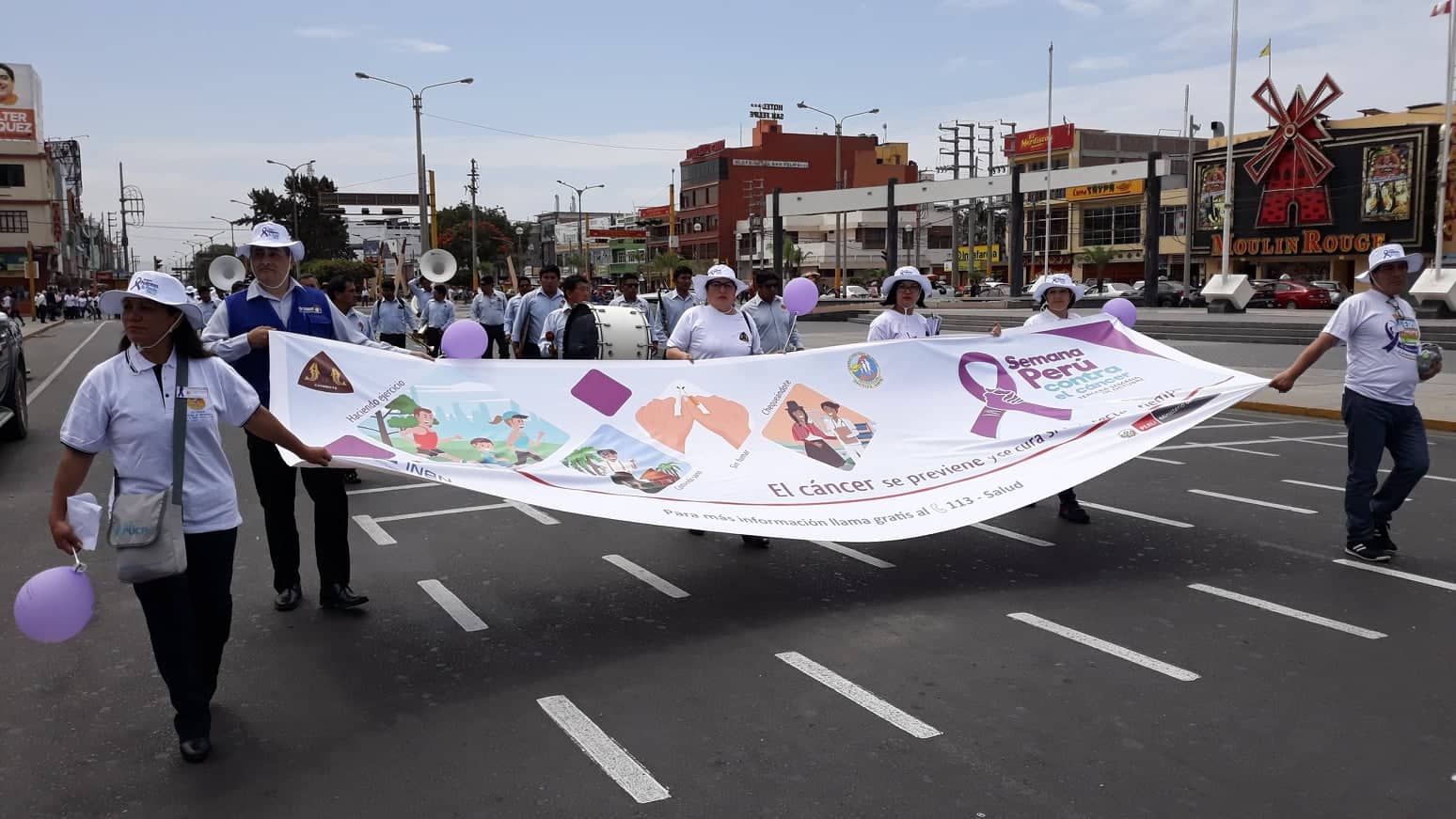  Chimbote: con pasacalle establecimientos de salud exhortan a prevenir el cáncer 