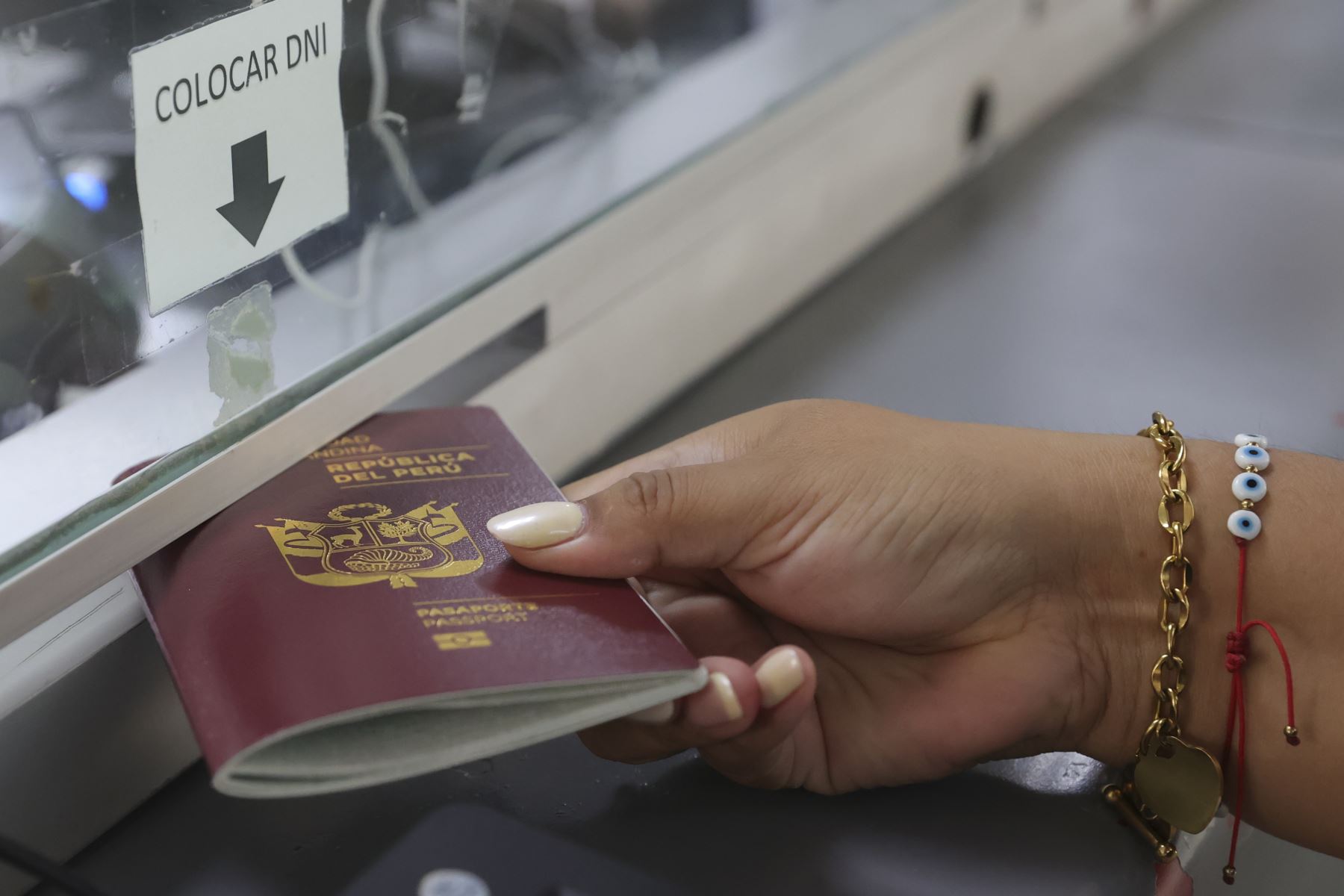 Proponen ampliar a 10 años validez de pasaporte para peruanos en el exterior