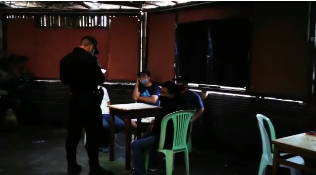 ¡El colmo! Más de 20 irresponsables son intervenidos en fiesta clandestina en Chimbote