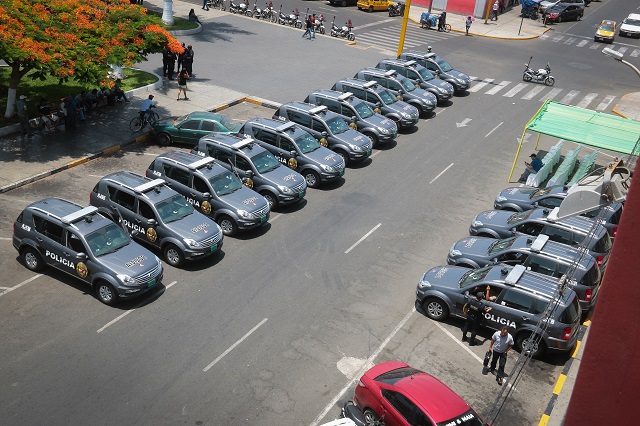 Viceministro del Interior entrega 15 patrulleros inteligentes en Chimbote para combatir la delincuencia