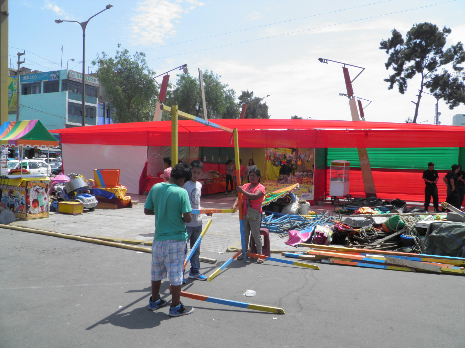Retiran juegos mecánicos instalados en pleno centro de Chimbote