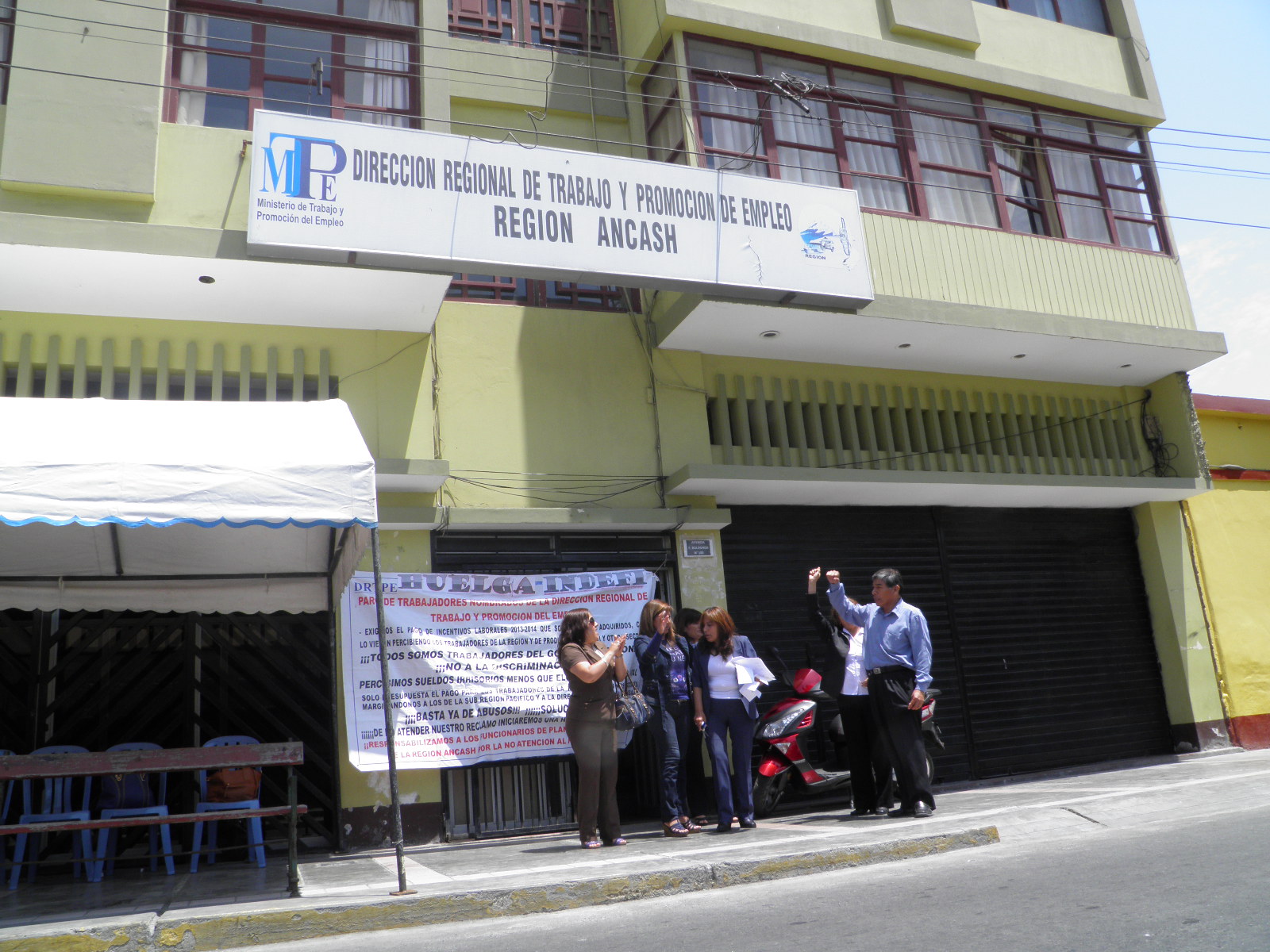 Trabajadores de Diretra acatan huelga para exigir pago de incentivos laborales