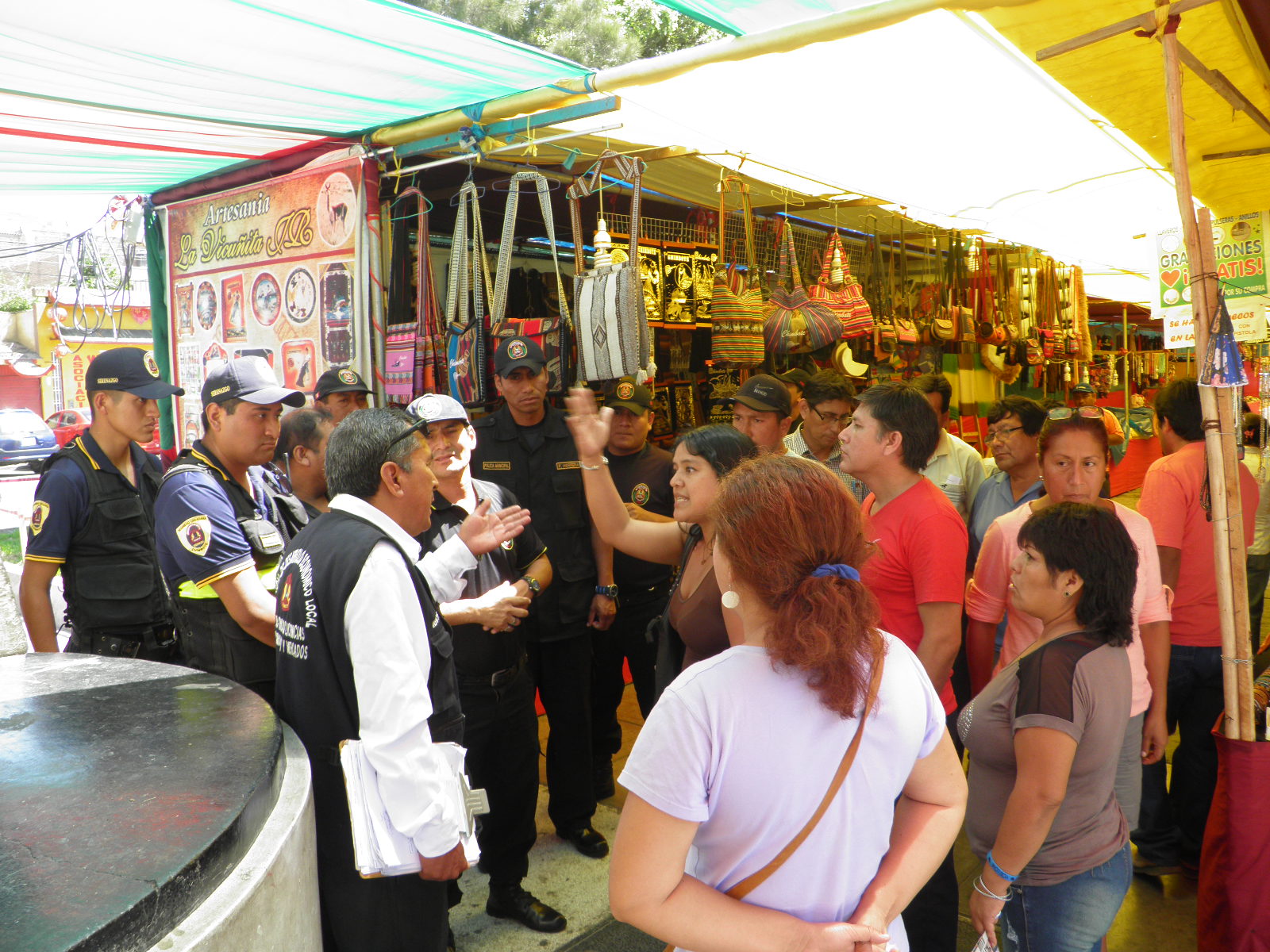 Chimbote: Comerciantes de feria instalada en la avenida Pardo se oponen a desalojo 