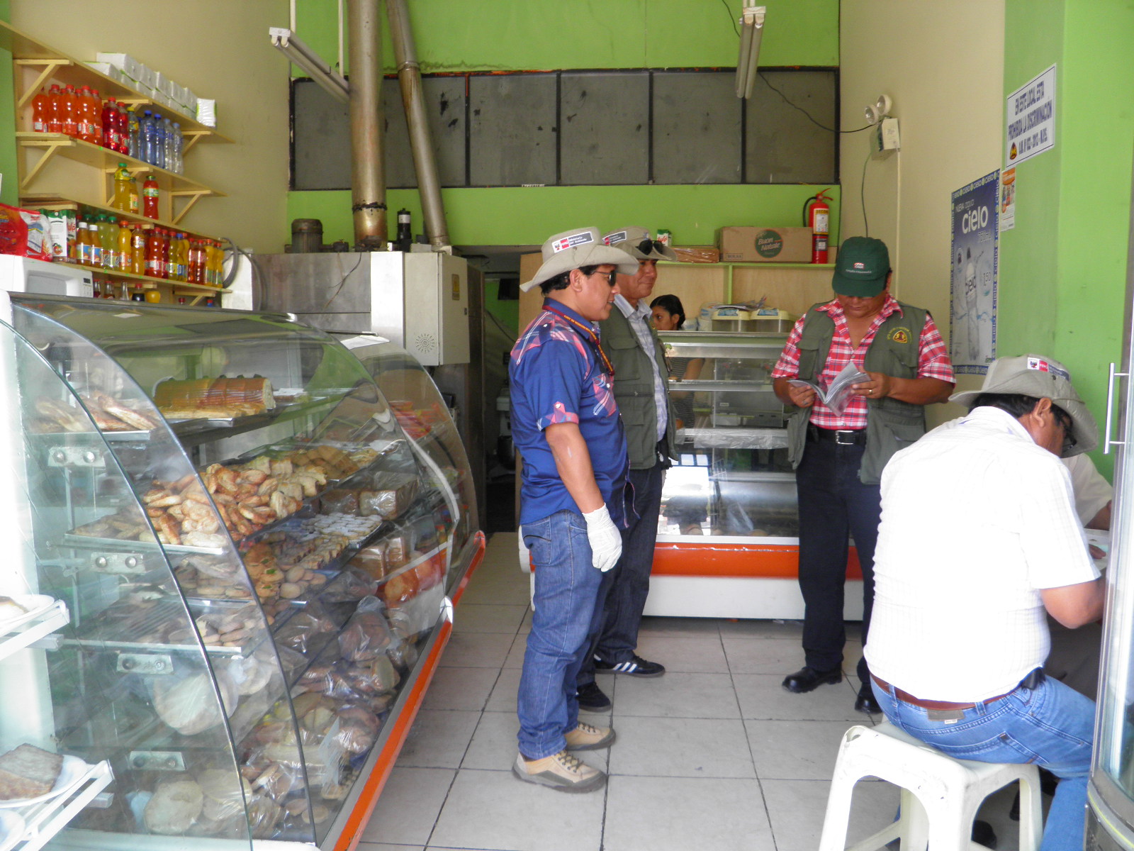 Chimbote: panaderías multadas por preparar panetones en condiciones insalubres 