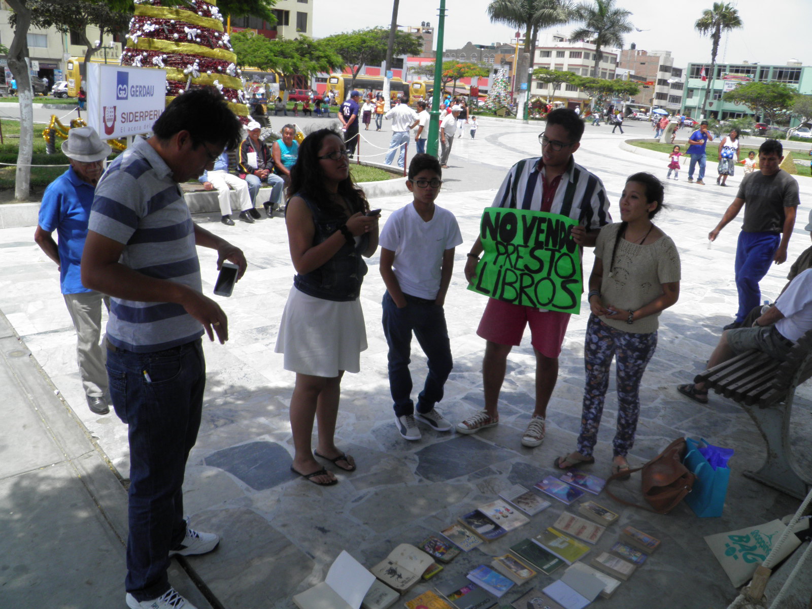 Chimbote: Jóvenes prestan libros para promover el hábito de la lectura