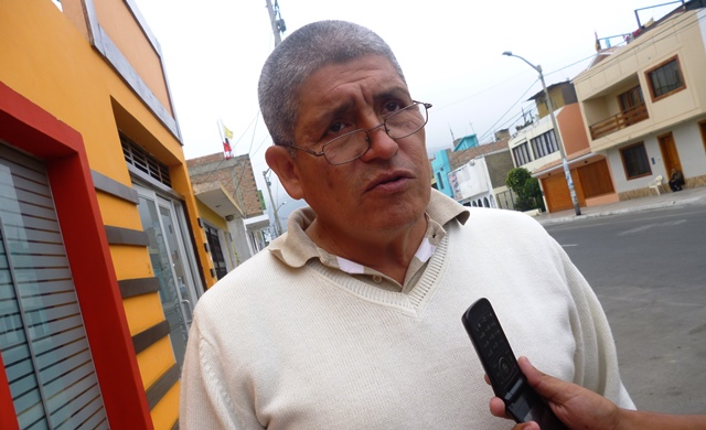 Denuncian que decano de abogados se apropió de terrenos  