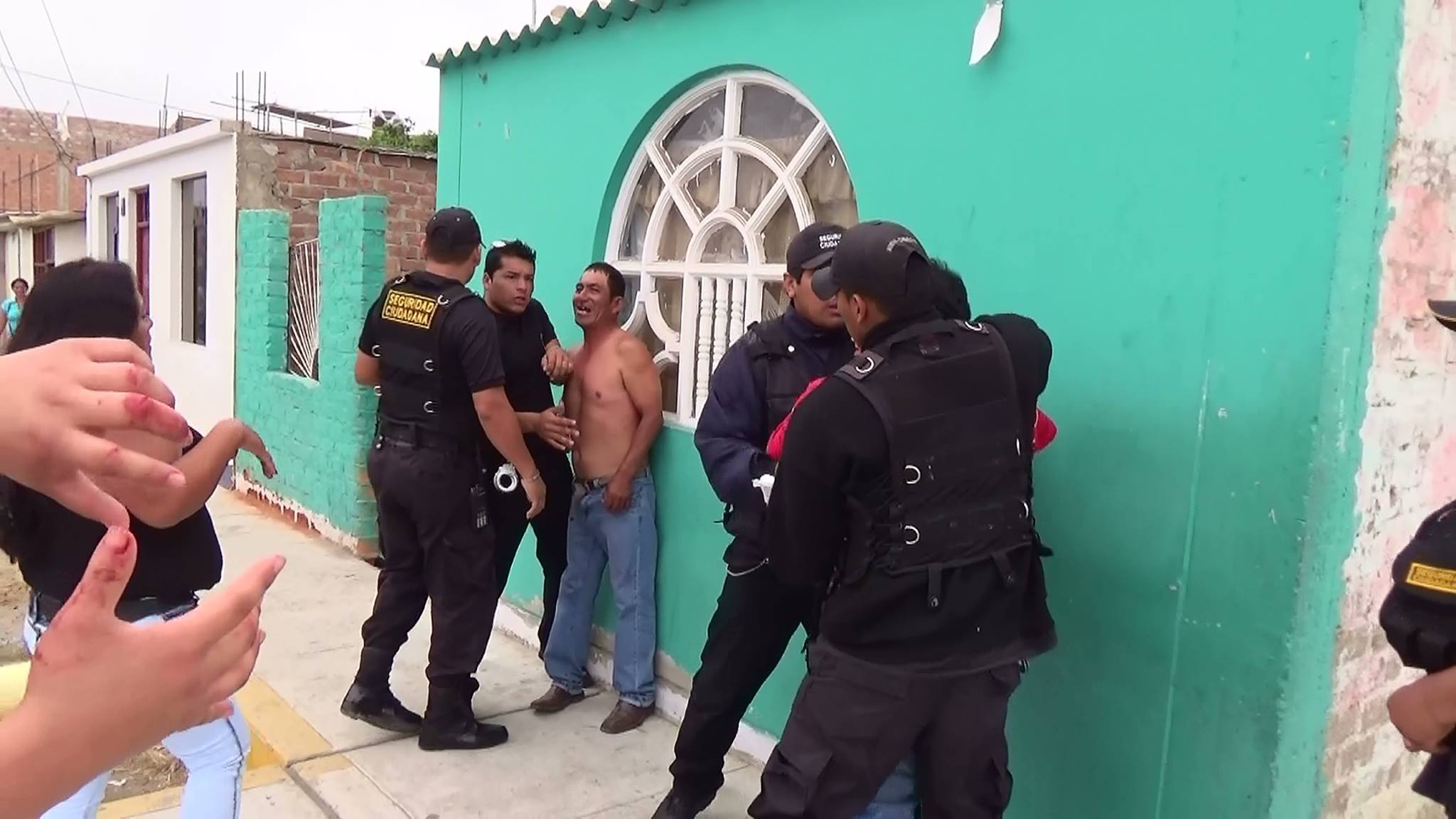 Nuevo Chimbote: asistentes a cumpleaños protagonizan trifulca cerca a colegio