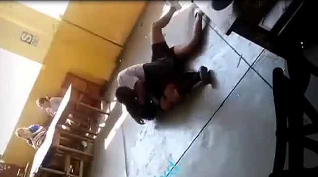 Alumnas de colegio de Casma se enfrentan a golpes en su salón de clases delante de sus compañeros (VIDEO)