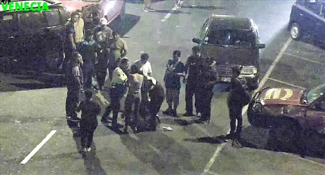 Jóvenes salen de discoteca y se agarran a golpes en centro de Chimbote, la mayoría mujeres