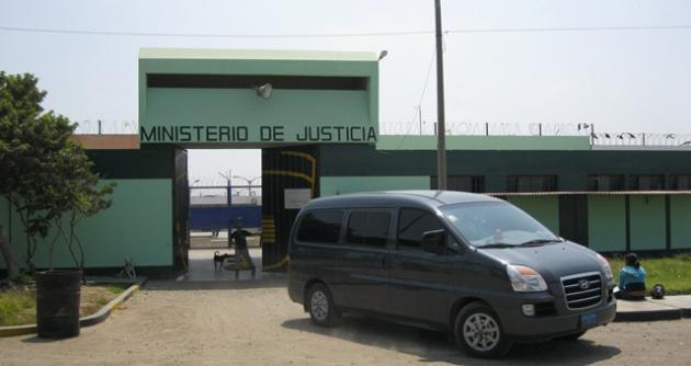 Decomisan teléfono celular utilizado para realizar extorsiones desde el penal de Cambio Puente