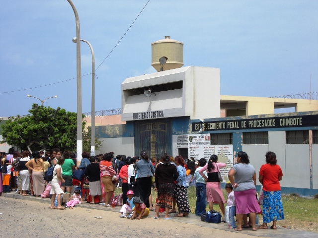 Denuncian hacinamiento en penal de Cambio Puente, donde hay 1,917 presos