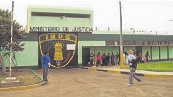 Chimbote: intervienen a mujer pretendiendo ingresar un cargador de celular al penal de Cambio Puente