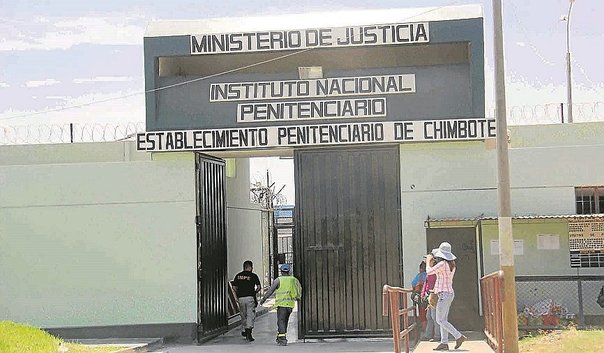 Contrainteligencia alerta que vienen planeando asesinar a policía desde penal de Cambio Puente