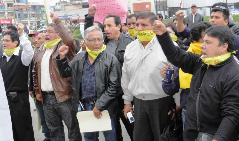 Periodistas protestaron frente a Corte del Santa contra querellas interpuestas por Álvarez
