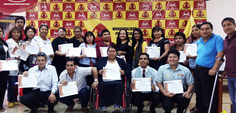 Personal de instituciones de atención al público en Chimbote aprendieron lenguaje de señas